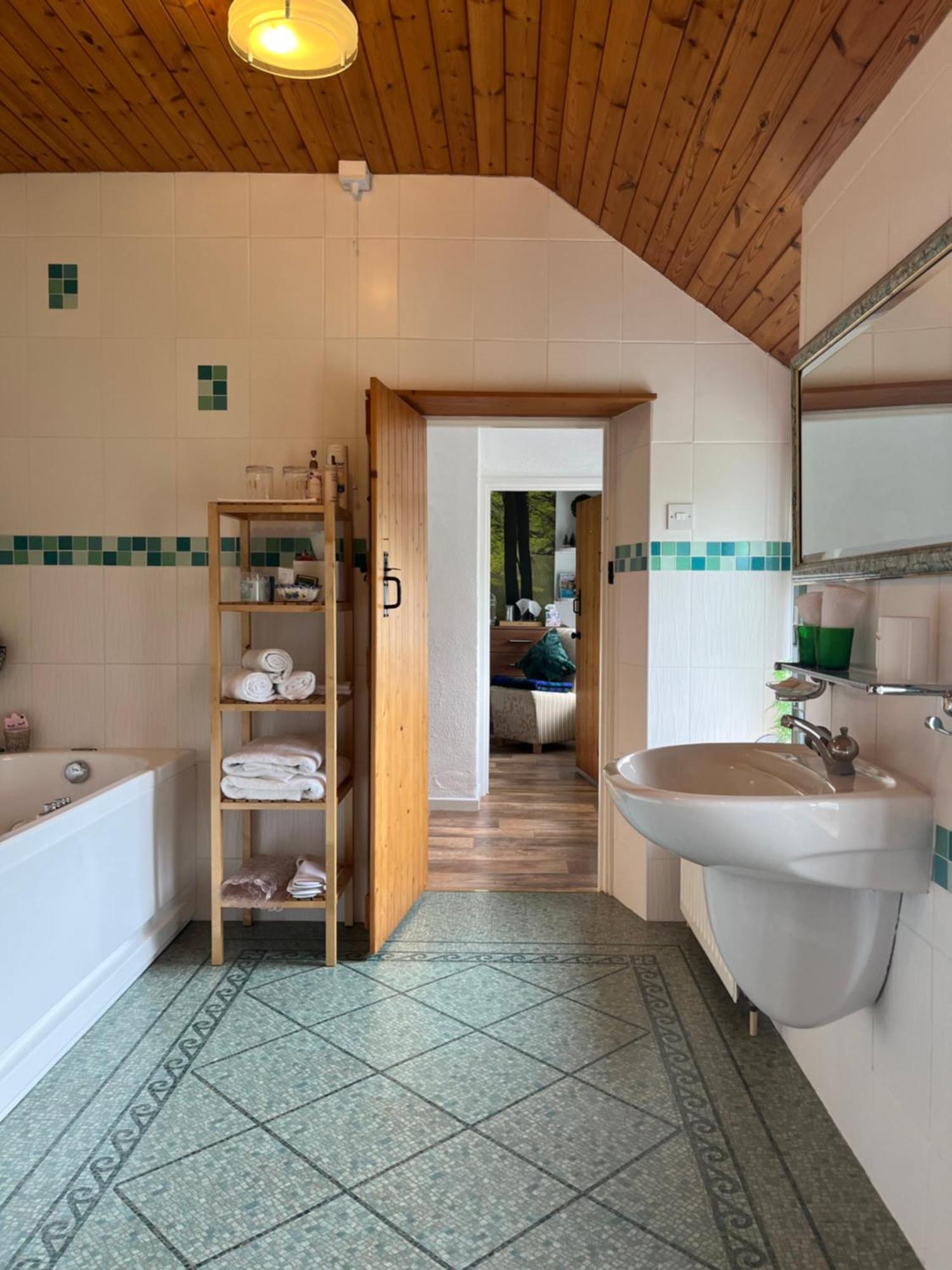 Old Mill House Bed & Breakfast Larne Bagian luar foto